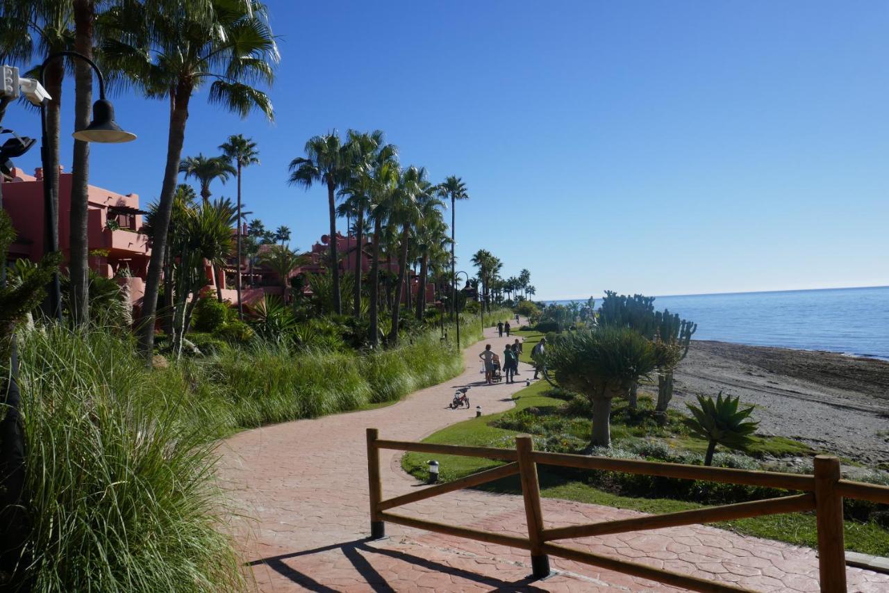 Salinas. Apartment For 4. Terrace/Parking/Pools/Gym/4Mins Beach Estepona Zewnętrze zdjęcie