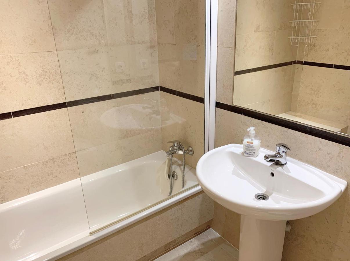 Salinas. Apartment For 4. Terrace/Parking/Pools/Gym/4Mins Beach Estepona Zewnętrze zdjęcie