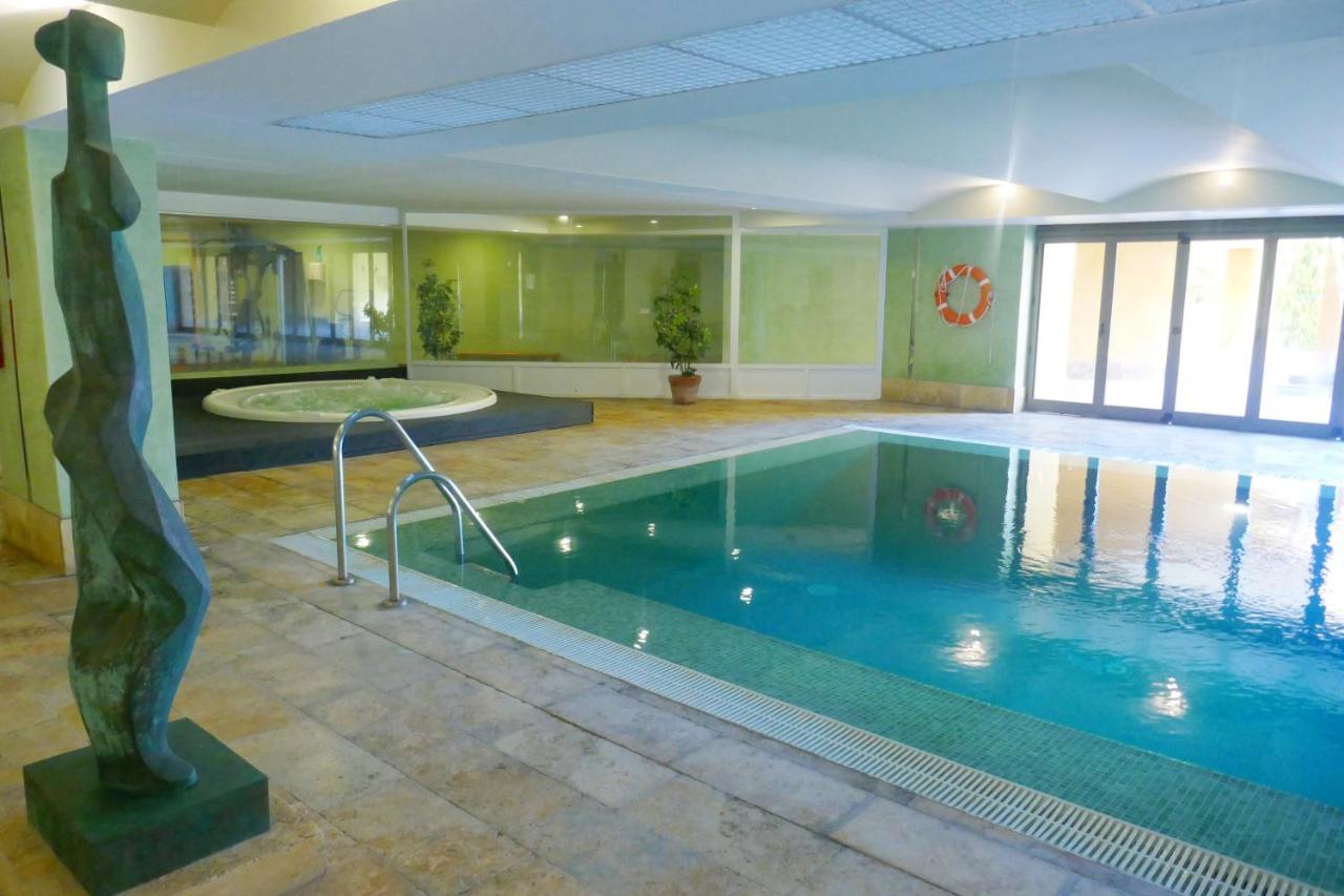 Salinas. Apartment For 4. Terrace/Parking/Pools/Gym/4Mins Beach Estepona Zewnętrze zdjęcie
