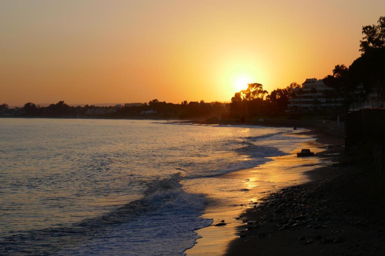 Salinas. Apartment For 4. Terrace/Parking/Pools/Gym/4Mins Beach Estepona Zewnętrze zdjęcie