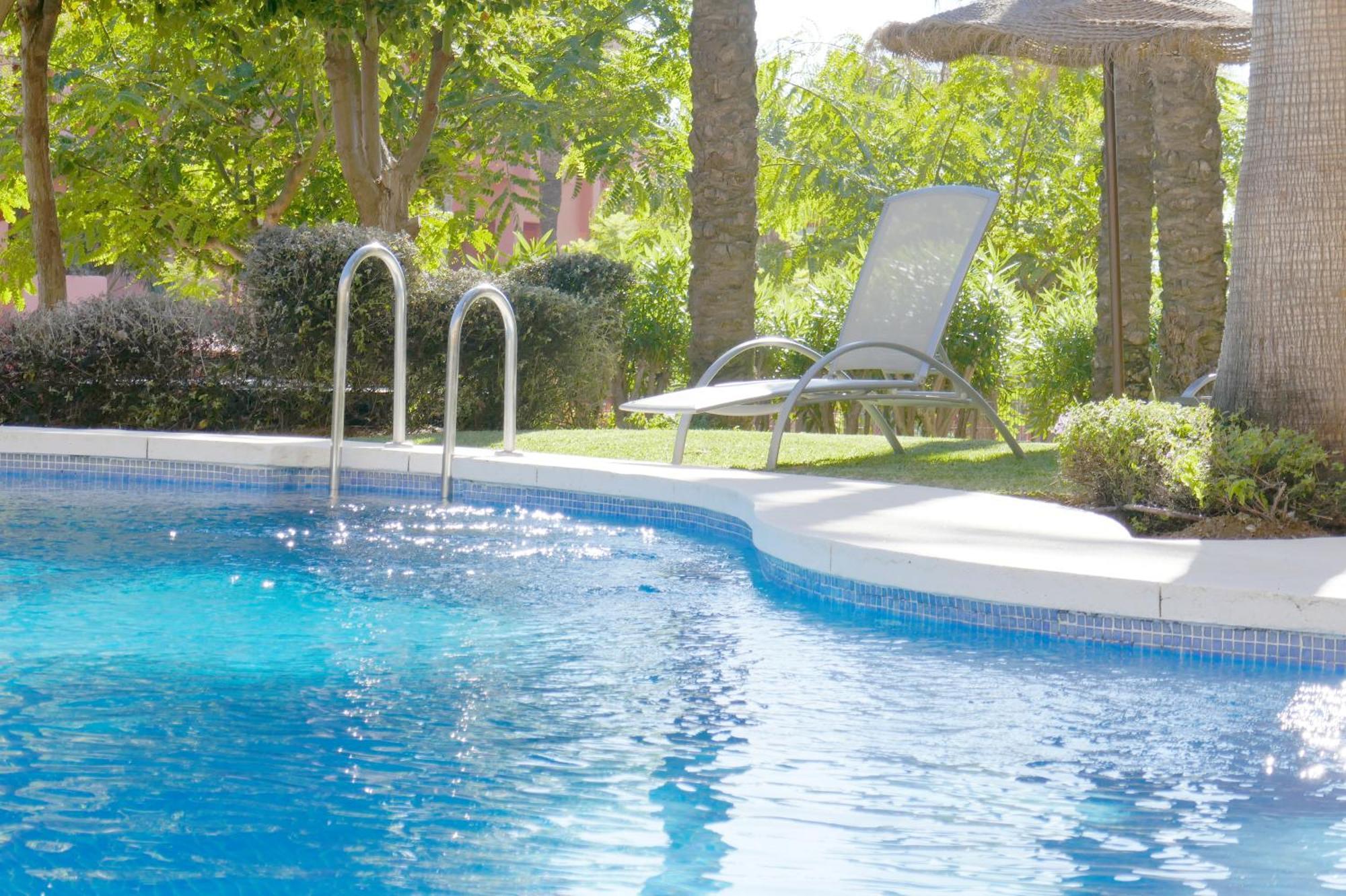 Salinas. Apartment For 4. Terrace/Parking/Pools/Gym/4Mins Beach Estepona Zewnętrze zdjęcie