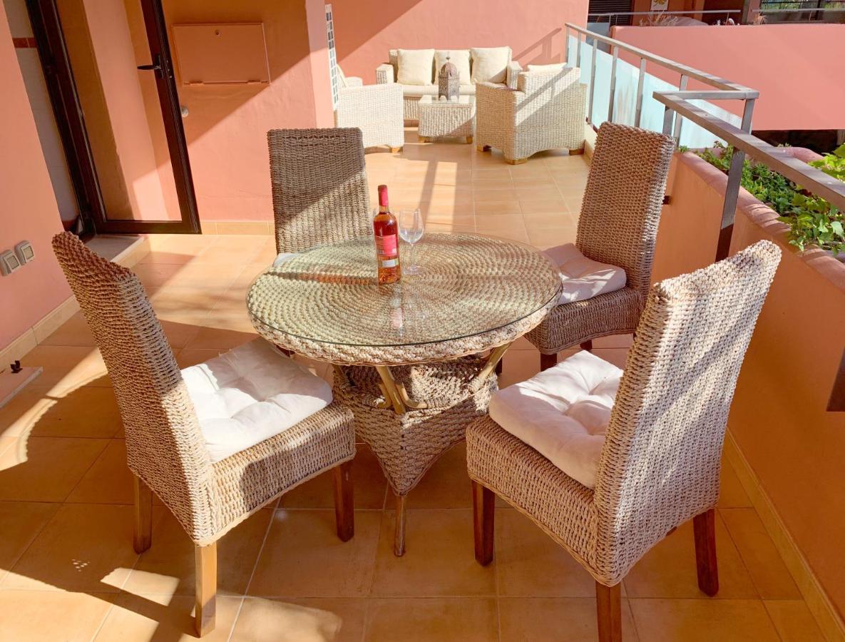 Salinas. Apartment For 4. Terrace/Parking/Pools/Gym/4Mins Beach Estepona Zewnętrze zdjęcie